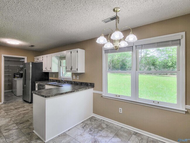 Building Photo - 308 Red Oak Rd