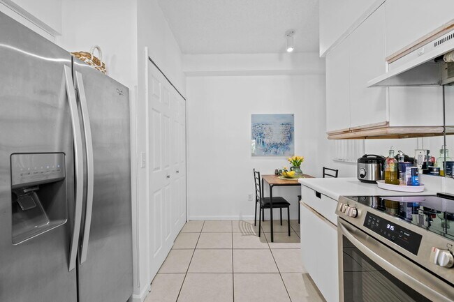 Building Photo - 3225 NE 184th St