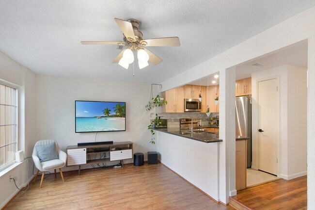 Building Photo - 11681 Village Pl Dr