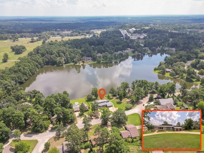 Building Photo - 830 Forest Lake W