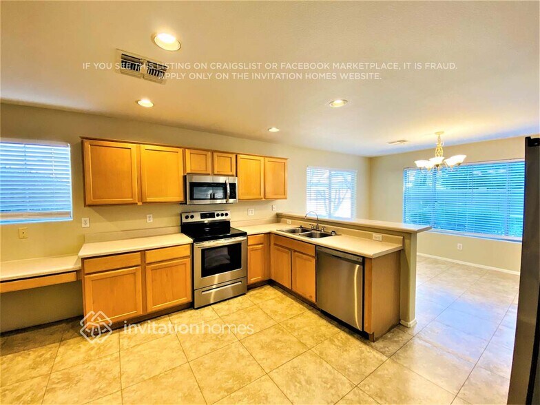 Building Photo - 3525 E Linda Ln