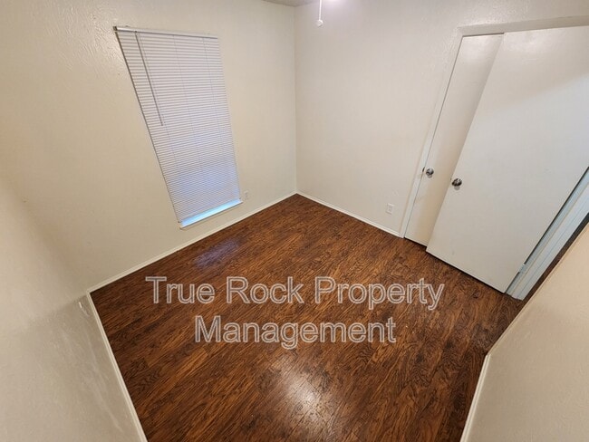 Building Photo - 805 Williams St