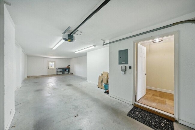 Building Photo - 637 Pinellas Bayway
