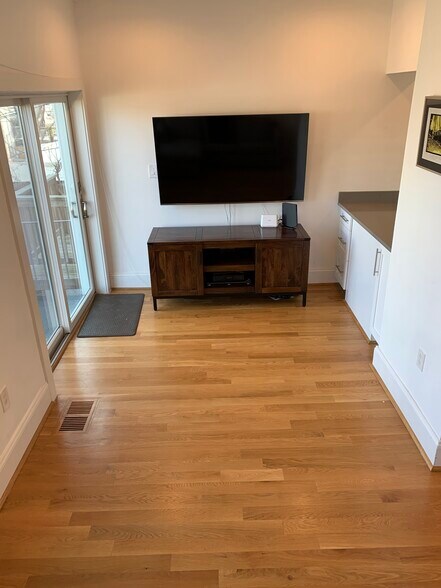 Building Photo - 1363 Parkwood Pl NW