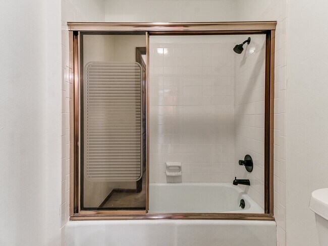 Building Photo - Clador