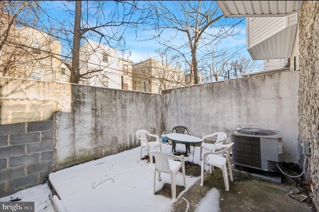 Building Photo - 1531 Fontain St