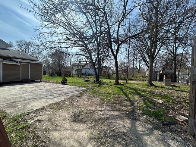 Building Photo - 218 Segur Ave