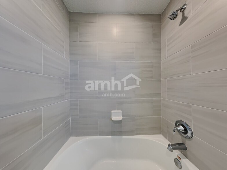 Building Photo - 173 Edge Park Trl