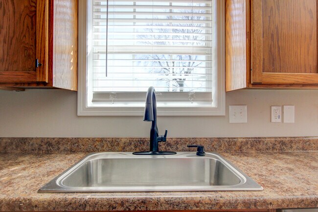Building Photo - 51 Winding Oaks