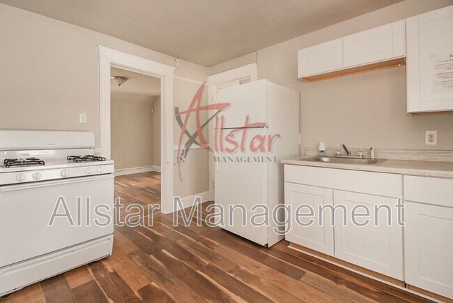 Building Photo - 1622 Ridgewood Ave