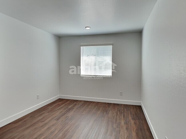 Building Photo - 17154 W Golden Ln