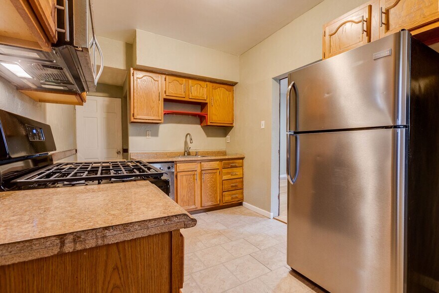 Building Photo - 405 Edgemont St