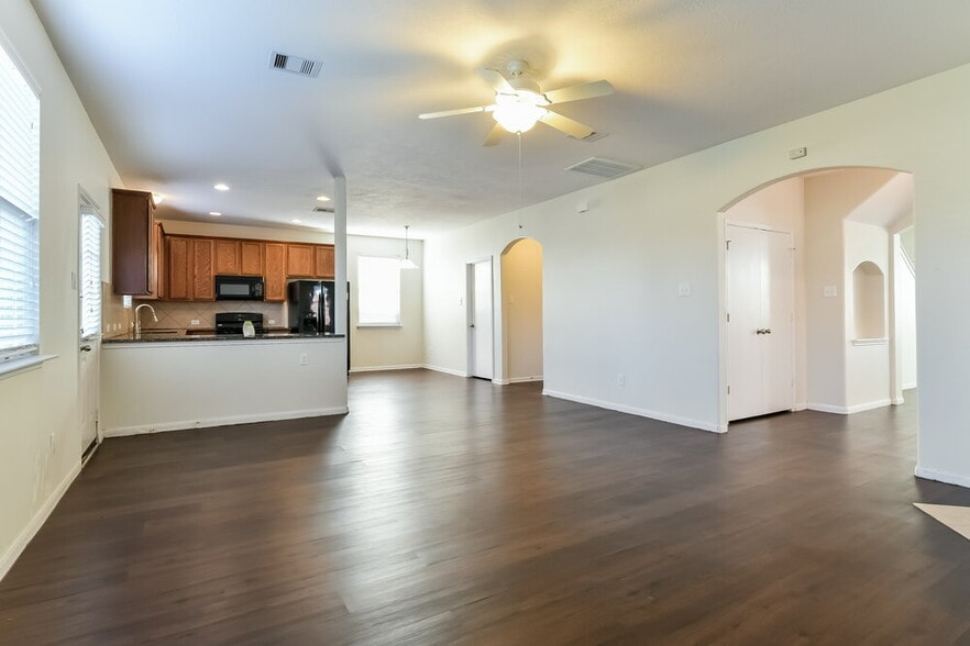 Building Photo - 1006 Blair Field Ln