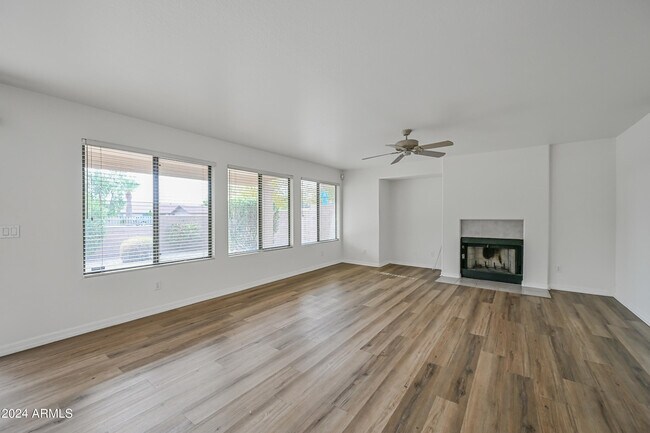 Building Photo - 2031 W Tracy Ln