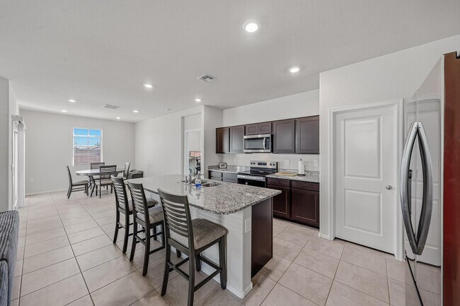 Building Photo - 25285 N 185th Ave