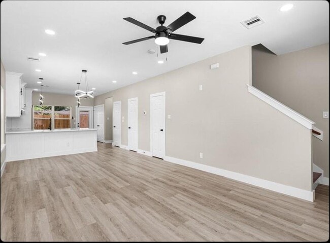 Building Photo - 102 Schade Ln