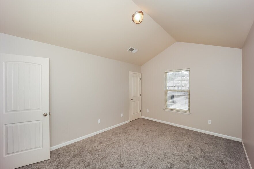 Building Photo - 252 Bandelier Cir