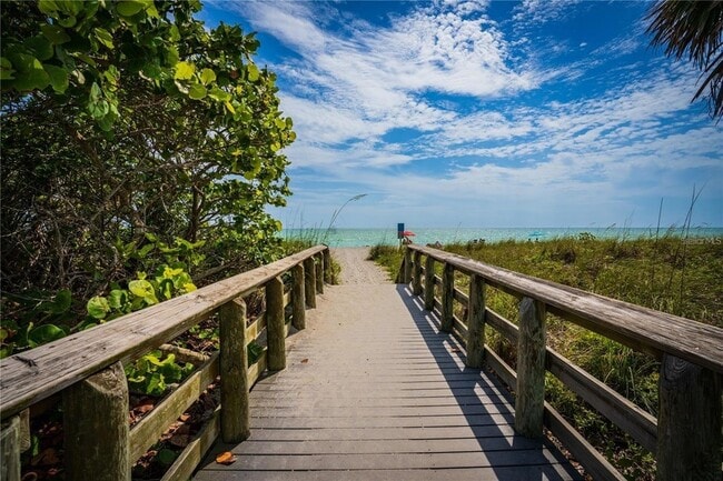 Building Photo - 1999 Kings Hwy