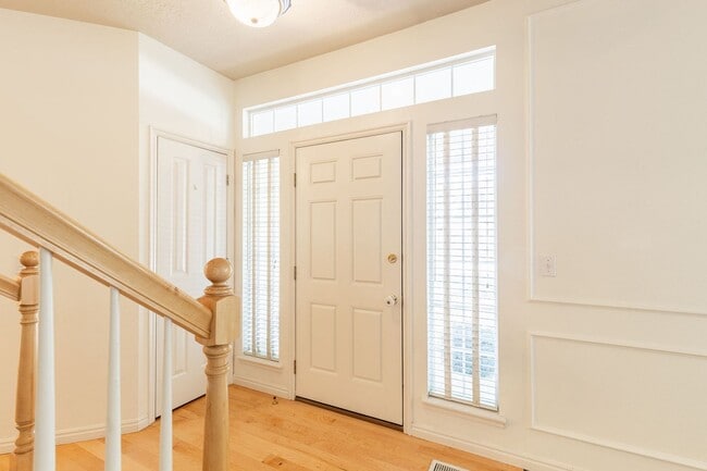 Building Photo - 3 Bed 2.5 Bath In The Heart Of Eagle