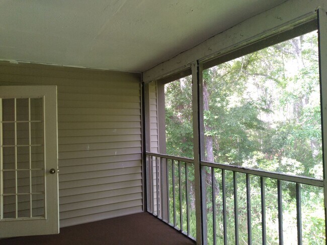 Building Photo - PRICE IMPROVEMENT!!  3/2 2nd floor Villa