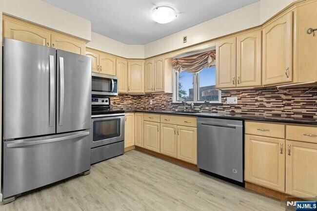 Building Photo - 234 Totowa Rd