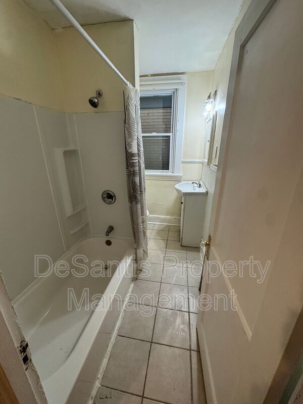 Building Photo - 2450 Starkamp St