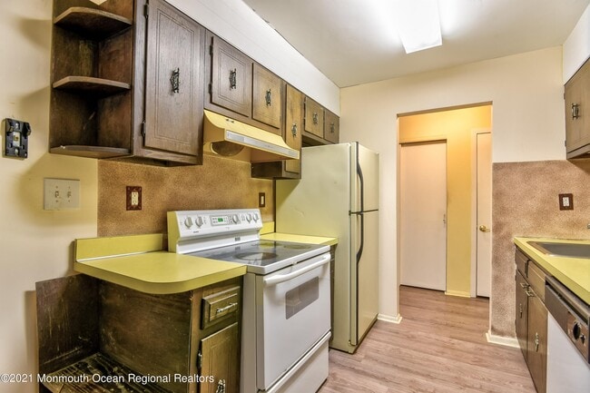 Building Photo - 58 Amberly Dr