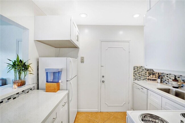 Building Photo - 5700 NE 22nd Way