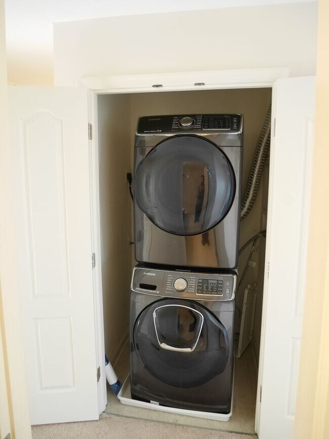 Building Photo - Large End-Unit Townhome- Owings Mills, MD