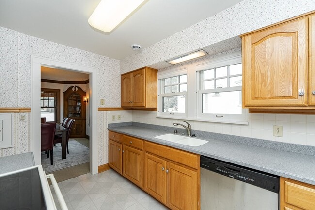 Building Photo - 3 Bed, 1.5 Bath Home for Rent – Historic S...