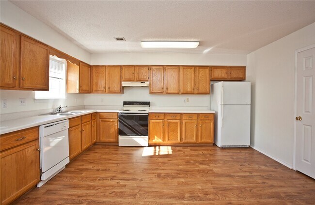 Building Photo - 58 Holly Dr