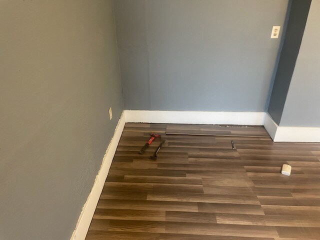 Building Photo - 447 E Silver St