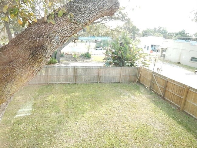 Building Photo - 16909 Franklin Ave