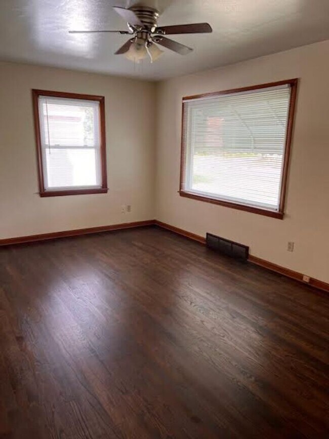 Building Photo - 864 Gary Ave SE