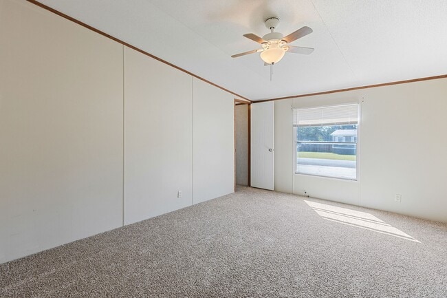 Building Photo - 183 Aquarius Rd