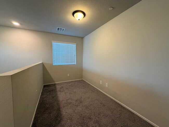 Building Photo - GATED 4 BED 2.5 BATH 2 CAR GARAGE SINGLE FAMILY HOME w/ LOFT, BEDROOM DOWNSTAIRS, NEXT TO COMMUNI...