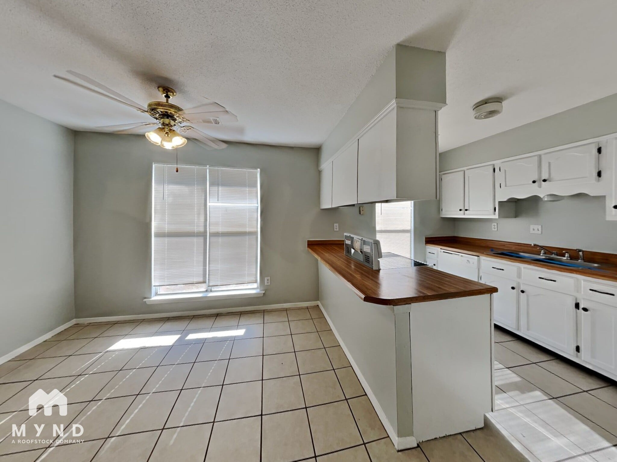 Building Photo - 3405 Laurel Dr