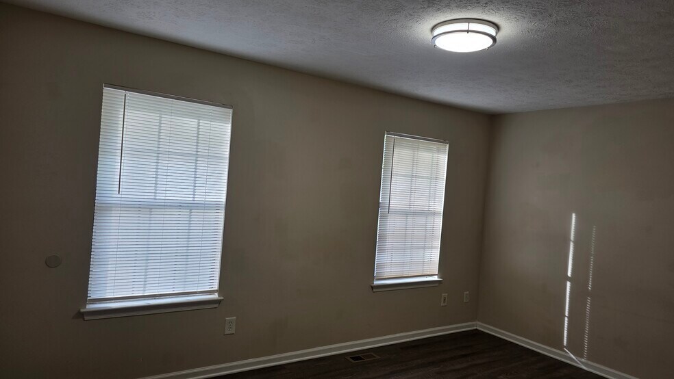 Building Photo - 340 Witness Ln