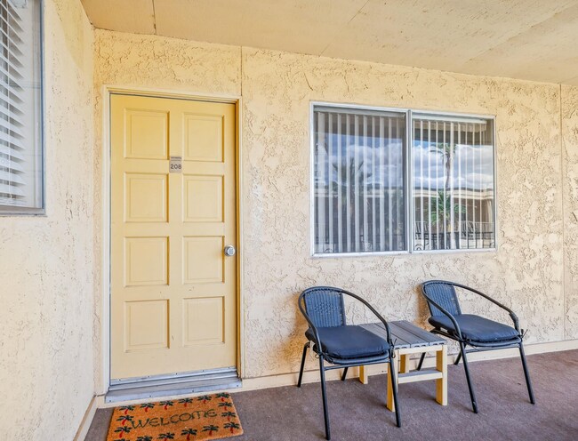 Building Photo - Furnished, Short term or long term Condo with community Pool