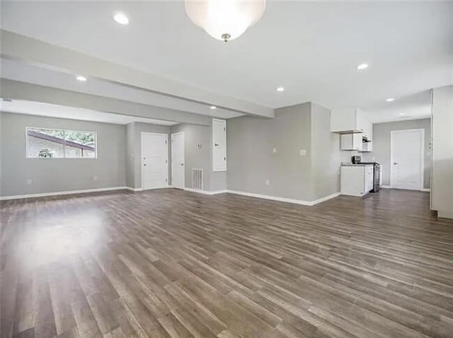 Building Photo - 5425 9th Ave
