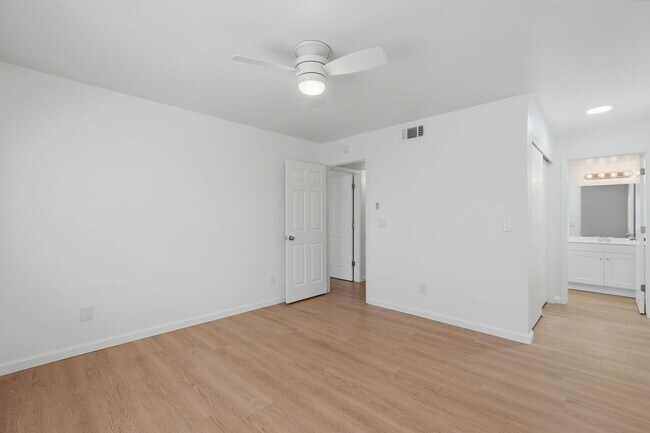 Building Photo - 317 N Vine Ave