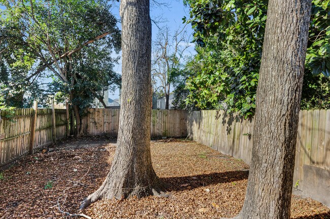 Building Photo - 605 1st Ave