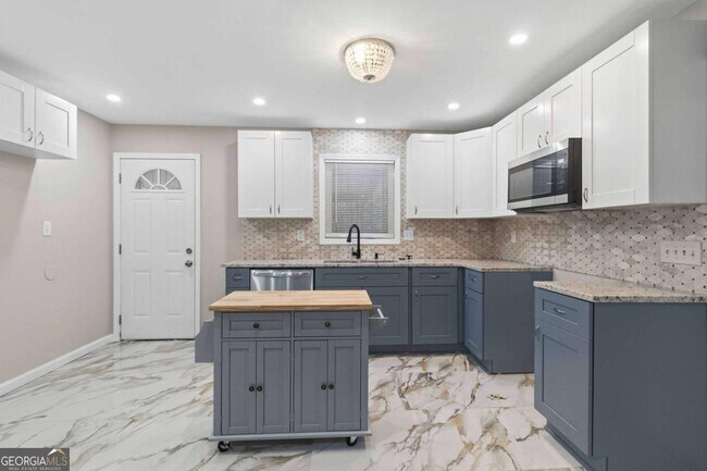 Building Photo - 2953 Meadowview Dr SE