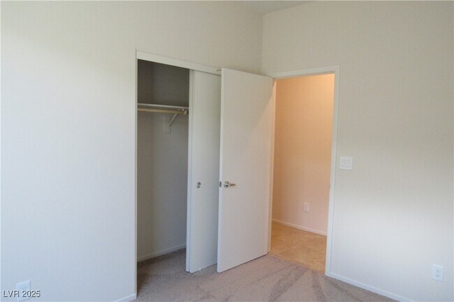 Building Photo - 2124 Del Aqua Ave