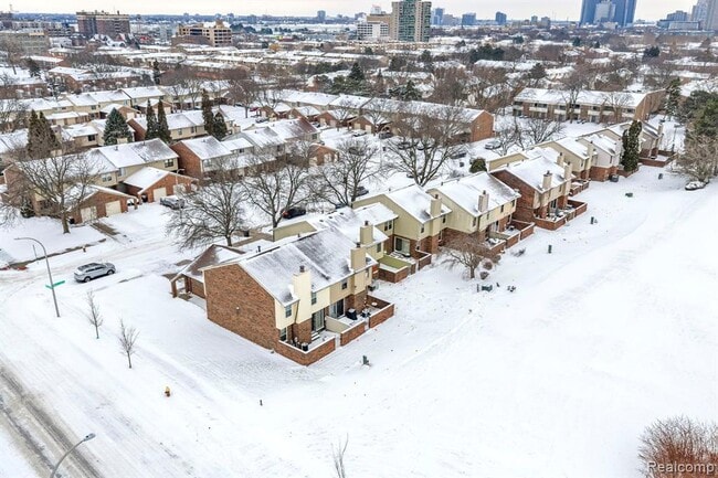 Building Photo - 3170 Woods Cir Dr