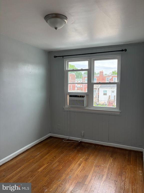 Building Photo - 1542 Becklow Ave