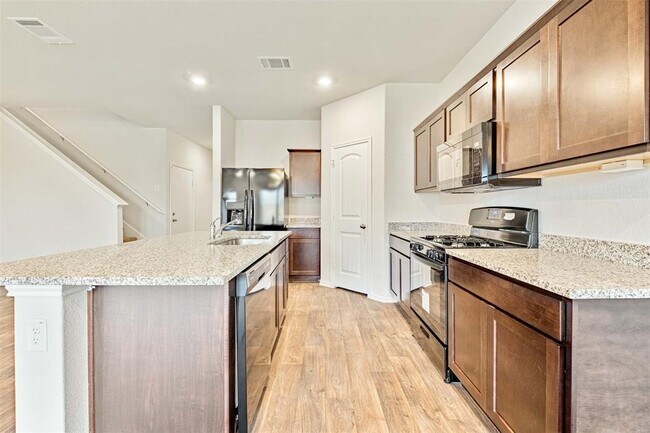 Building Photo - 204 Lily Pond Trl