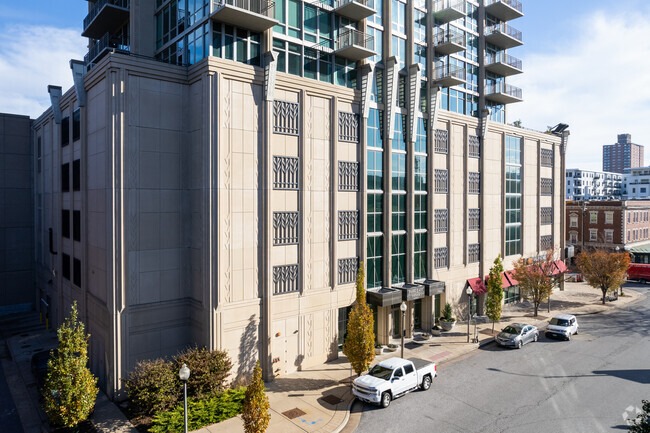 Building Photo - Park East Tower Condos