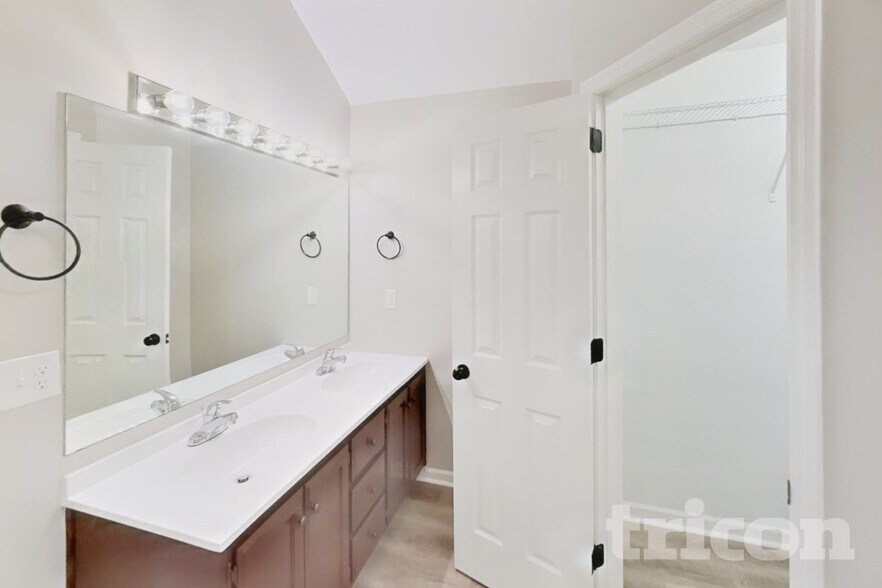 Building Photo - 6009 Plateau Ct