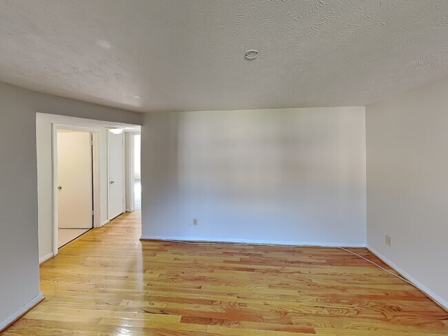 Building Photo - 350 E 12th Ave